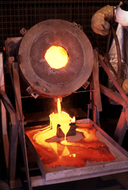 Goldschmuck bei über 1000 Grad Celsius schmelzen